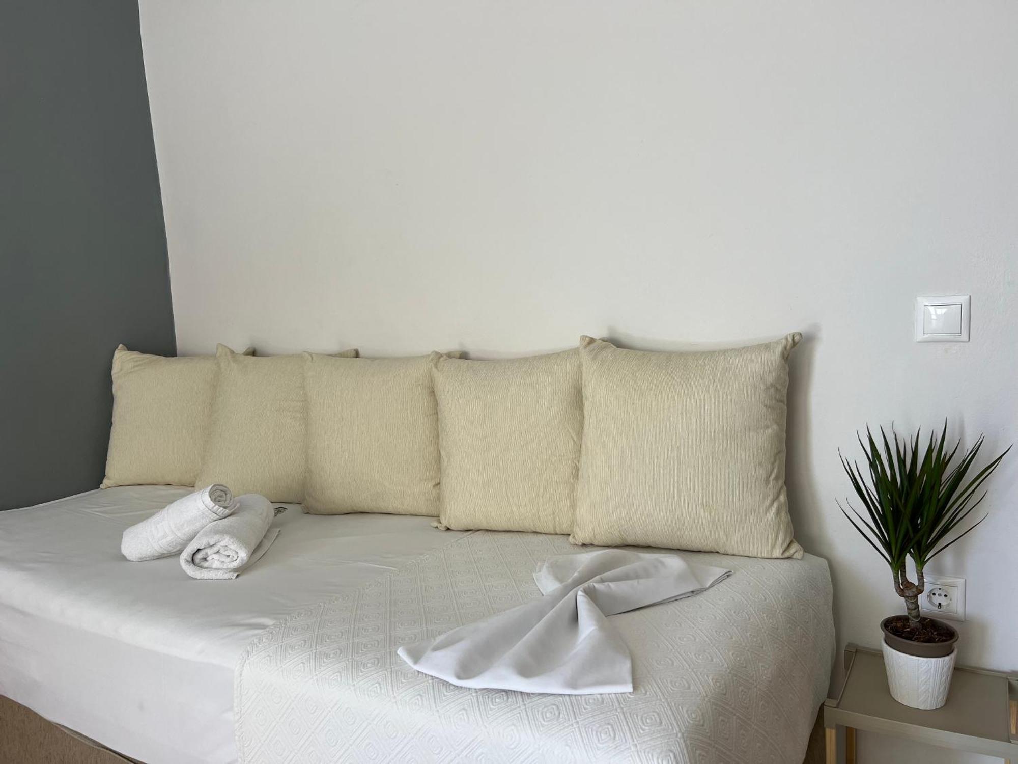 Artemis Rooms Two Steps By The Sea Platanés 外观 照片
