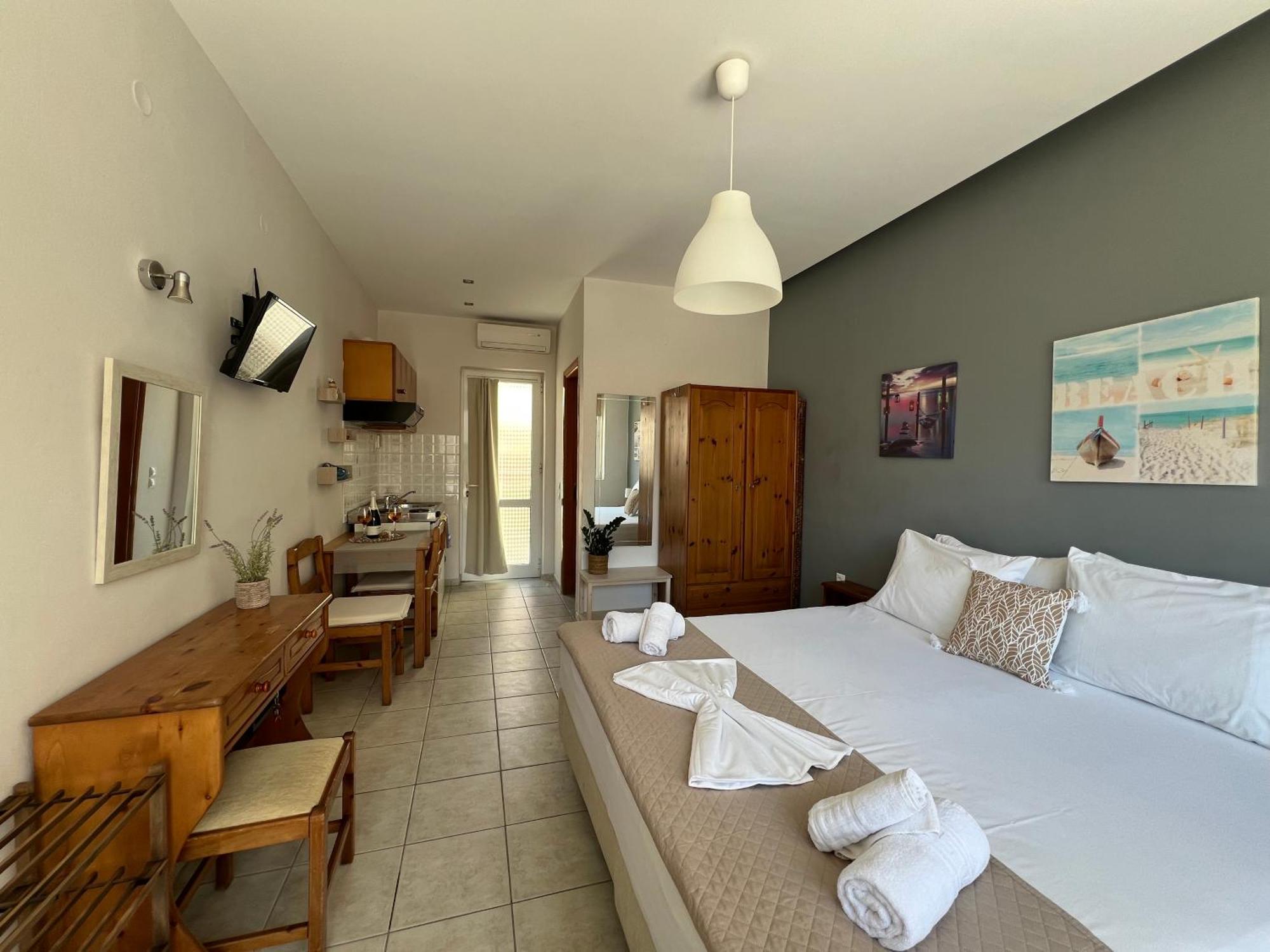 Artemis Rooms Two Steps By The Sea Platanés 外观 照片